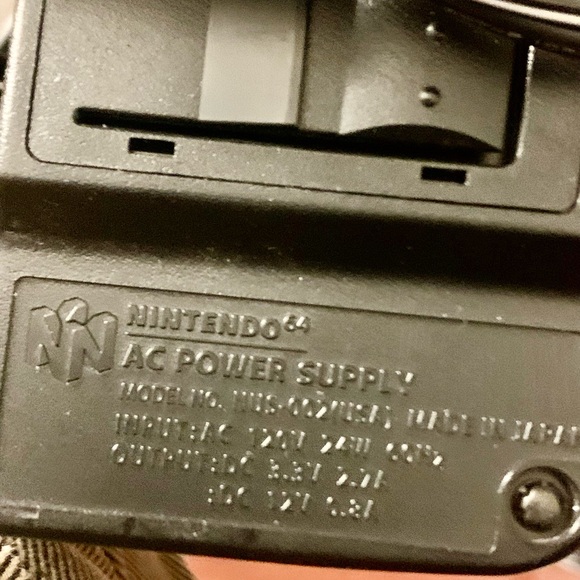 Nintendo 64 + 2 Controllers + 6 Games - Picture 9 of 12